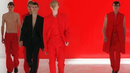 Défilé Dior pour la mode masculine en juillet 2001, par le styliste Hedi Slimane
 (JEAN-PIERRE MULLER/AFP)