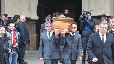  (Mille personnes sont venues rendre hommage au journaliste Jacques Chancel, lors de ses obsèques © SIPA)