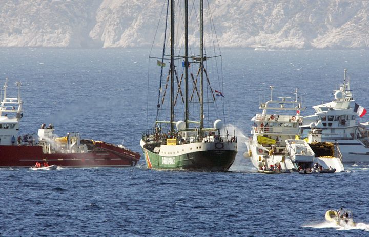 the "Rainbow Warrior II", from the NGO Greenpeace, surrounded by fishing boats, in the port of Marseille (Bouches-du-Rhône), August 23, 2006.   (BORIS HORVAT / AFP)