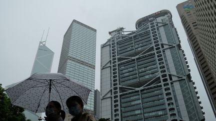 Dans les rues de&nbsp;Hong Kong, le 3 août 2020. (ANTHONY WALLACE / AFP)