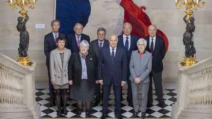 De gauche à droite en partant du haut : François Senners, Jacques Mezard, François Pillet, Michel Pinault, Alain Juppé, Véronique Malbec, Jacqueline Gourault, Laurent Fabius et Corinne Luquiens. (CONSEIL CONSTITUTIONNEL)