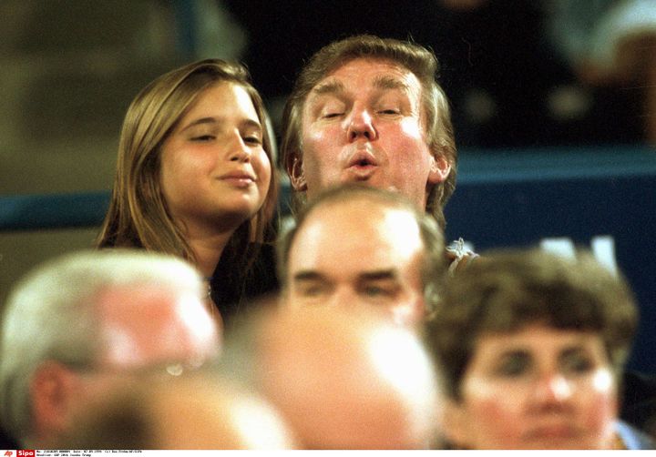 Ivanka et Donald Trump&nbsp;assistent à un match de l'US Open de tennis à New York (Etats-Unis), le 7 septembre 1994. (RON FREHM / AP / SIPA)