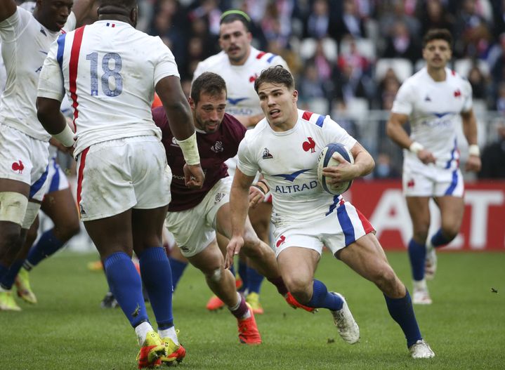 Antoine Dupont shows off his fire support against Georgia, on November 14, 2021 in Bordeaux.  (JEAN CATUFFE / JEAN CATUFFE)