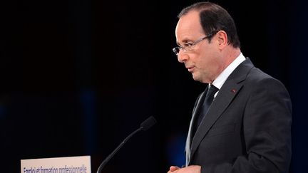 Fran&ccedil;ois Hollande lors de son discours sur la formation professionnelle &agrave; Blois (Loir-et-Cher), le 4 mars 2013.&nbsp; (ALAIN JOCARD / AFP)