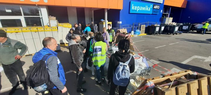 Ce centre commercial de&nbsp;Zaporijia, dans l'est de l'Ukraine, est&nbsp;désormais transformé en centre pour déplacés, notamment venus de Marioupol. (ERIC AUDRA/ RADIO FRANCE)