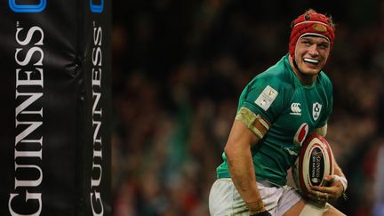 Une bonne touche trouvée et un alignement parfaitement négocié. L'Irlande récite son rugby dès l'entame du match avec cet essai signé par le 3e ligne Caelan Doris sur un service court de Gibson-Park (7-0 avec la transformation de Sexton).