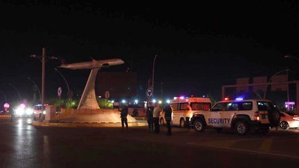 La police est sur les lieux d'une explosion à Erbil (Irak), le 14 avril 2021. (AHSAN MOHAMMED AHMED AHMED / ANADOLU AGENCY / AFP)