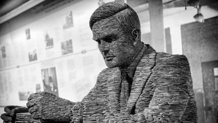 &nbsp; (La statue à l'effigie d'Alan Turing visible à Bletchley Park, en Angleterre © Steve Meddle/REX Shutte/SIPA)