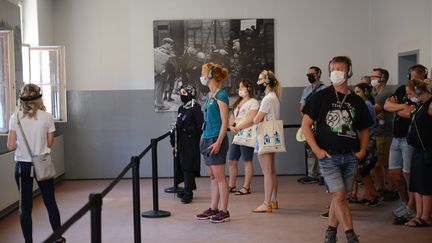 Le musée d'Auschwitz-Birkenau a rouvert ses portes au public le 1 juillet 2020 après presque 4 mois de fermeture.&nbsp; (BARTOSZ SIEDLIK / AFP)