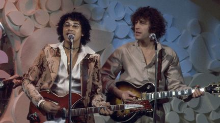 Laurent Voulzy (à gauche) et Alain Souchon sur le plateau de l'émission "Numéro Un" à la télévision le 12 novembre 1977 (ALAIN LIENNARD / INA)