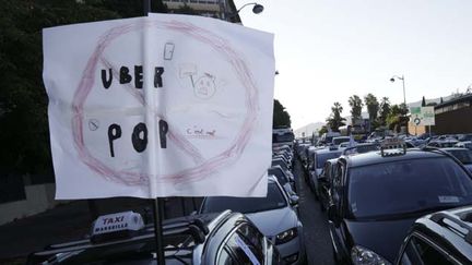 &nbsp; (Les chauffeurs de taxis ont manifesté en nombre la semaine dernière contre le service UberPOP © MaxPPP)