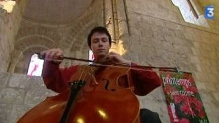 Le violoncelliste Yan Levionnois nominé aux Victoires de la musique 2011
 (Culturebox)