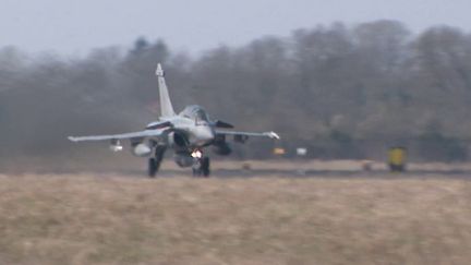 Collision mortelle entre deux Rafale : les deux pilotes retrouvés morts (France 2)