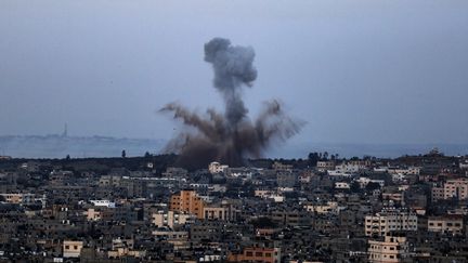 Lors d'un précédent raid de l'armée israélienne à Gaza, le 5 mai 2019. (SAMEH RAHMI / NURPHOTO / AFP)