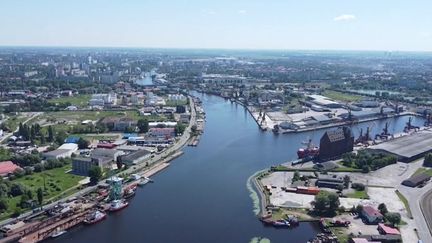 Kaliningrad, une enclave russe située entre la Lituanie et la Pologne, est le lieu d'un nouveau bras de fer entre le Kremlin et l'Union européenne. (franceinfo)