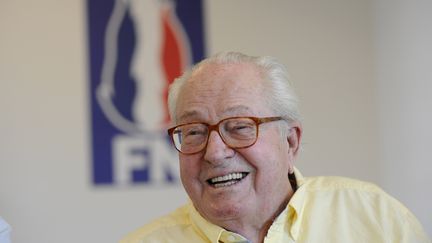 L'ancien candidat à la présidentielle de 2002 pour le Front national, Jean-Marie Le Pen, donne une conférence de presse pour soutenir un candidat de l'Union des patriotes aux législatives, le 31 mai 2017, à Marignane (Bouches-du-Rhône). (FRANCK PENNANT / AFP)