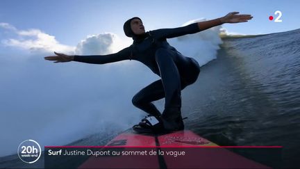 Sport : une surfeuse française dompte une vague de plus de 20 mètres