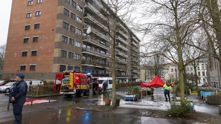 La police et les pompiers sur les lieux d'un crime lié au trafic de drogue, dans le quartier de Saint-Gilles à Bruxelles (Belgique) le 14 février 2024 (NICOLAS MAETERLINCK / BELGA MAG)