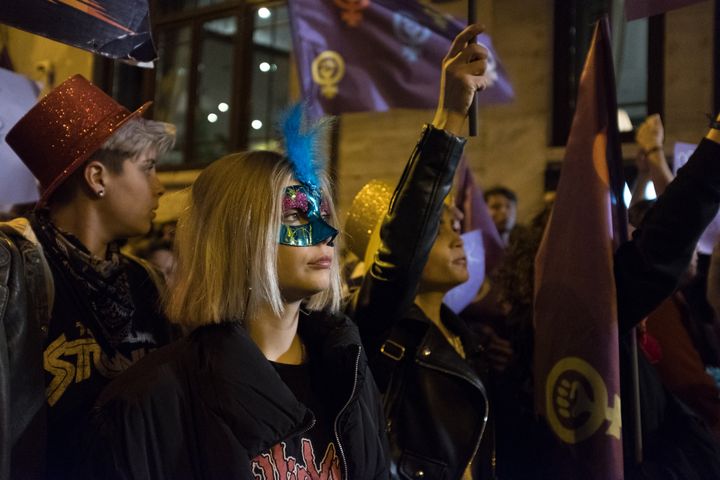 Les femmes turques ont manifesté par milliers, le 8 mars 2020 à Istanbul, en dépit de l'interdiction du gouvernement. Cette année encore, le 8 mars dernier, elles ont défié la police d'Erdogan au coeur d'Istanbul, Place Taksim.&nbsp; (MARIE TIHON / HANS LUCAS / AFP)