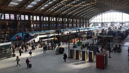 Le hall de la gare SNCF de Lille Flandres. (AURÉLIEN ACCART / FRANCE-INFO)