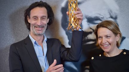 Edouard Weil et Alice Girard de Rectangle reçoivent à Paris le prix Daniel Toscan du Plantier du meilleur producteur (15 février 2022) (FRANCK CASTEL / MAXPPP)