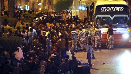 Depuis des années, le royaume d'Arabie saoudite fait la chasse aux migrants. Déjà en 2013, comme le montre cette image, Ryad menait une politique d'expulsion massive des migrants sans papiers. (FAYEZ NURELDINE / AFP)