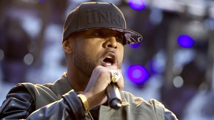 Le rappeur Booba se produit sur le plateau du "Grand Journal" de Canal+, le 19 mai 2014, lors du festival de Cannes.&nbsp; (SYSPEO / SIPA)