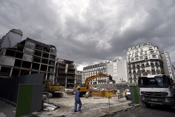 Le bâtiment abattu de la Samaritaine, rue de Rivoli à Paris
 (FRANCK FIFE/AFP)