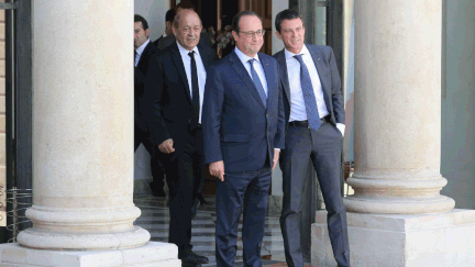 &nbsp; (François Hollande, Manuel Valls et Jean-Yves Le Drian se verront une fois par semaine pour un conseil de sécurité et de défense © MaxPPP)