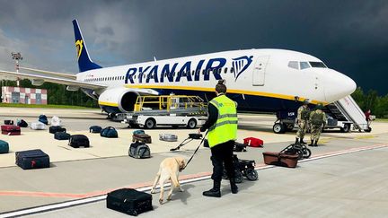 Un avion de Ryanair sur le tarmac de l'aéroport de Minsk (Biélorussie) après avoir été détourné, le 23 mai 2021. (ONLINER.BY / AFP)