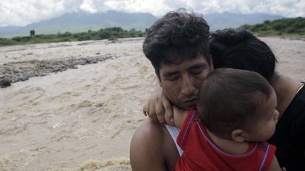 Le phénomène climatique El Nino provoque le débordement des rivières boueuses le long de la côte péruvienne, ici à Chiclayo le 19 mars 2017. (JULIO REANO / AFP)