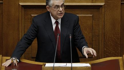 Le Premier ministre grec Lucas Papademos &agrave; la tribune du Parlement, le 14 novembre 2011. (YIORGOS KARAHALIS / REUTERS)