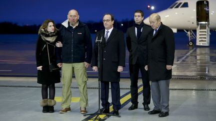  (Alors qu'il accueillait Serge Lazarevic, le dernier otage français, François Hollande a lancé un message de prudence aux Français © Maxppp)