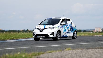 L'Ademe recommande de privilégier les véhicules électriques légers. (MATTHIEU RONDEL / AFP)