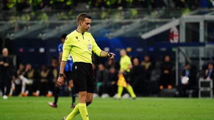 Clément Turpin (arbitre) lors d'un match de Ligue des Champions, au stade San Siro à Milan (Italie), le 16 mai 2023. (LUCA ROSSINI / NURPHOTO)