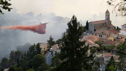 Alpes-Maritimes : des flammes difficiles à éteindre à Castagniers