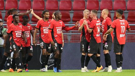 Les Rennais célébrant un de leurs buts contre Lyon en Ligue 1, le 18 août 2024. (FRED TANNEAU / AFP)