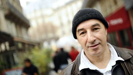 Yazid Kherfi, ancien braqueur, auteur de "Repris de justesse", photographié le 25 janvier 2012 à Paris. (MIGUEL MEDINA / AFP)