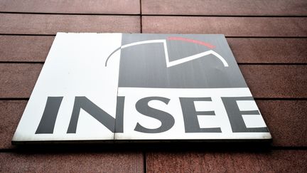 Un panneau avec le logo de l'Insee, à Lille (Nord), le 14 septembre 2010. (PHILIPPE HUGUEN / AFP)