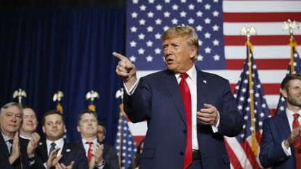 L'ancien président Donald Trump s'exprime à l'occasion de la primaire républicaine dans l'Iowa, le 15 janvier 2024, à Des Moines. (CHIP SOMODEVILLA / GETTY IMAGES NORTH AMERICA / AFP)