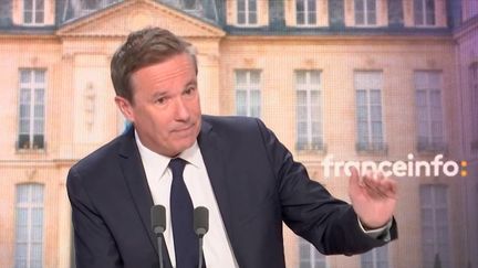 Nicolas Dupont-Aignan, candidat de Debout la France à l'élection présidentielle, était mercredi 30 mars l’invité du 8h30 franceinfo.&nbsp; (FRANCEINFO / RADIOFRANCE)