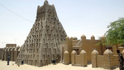 La mosqu&eacute;e de Tombouctou, plac&eacute;e sur la Liste du patrimoine mondial en p&eacute;ril de l'Unesco&nbsp;le 28 juin 2012. (HABIB KOUYATE / AFP)