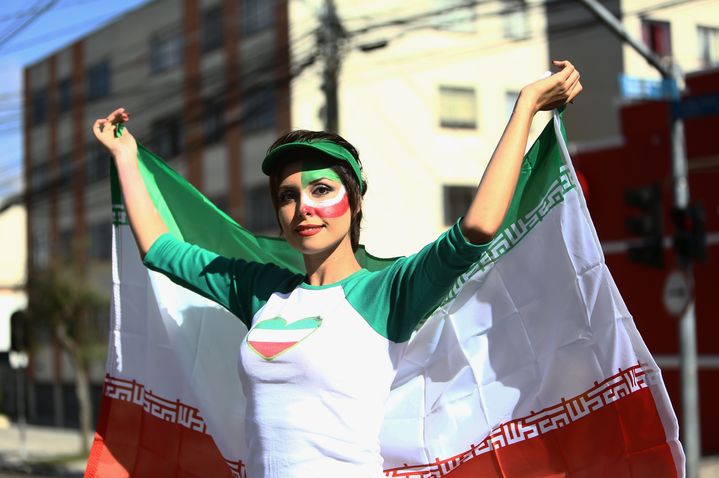 Une supportrice de l'&eacute;quipe d'Iran, lundi 16 juin 2014 &agrave; Curitiba (Br&eacute;sil).&nbsp; (BEHROUZ MEHRI / AFP)