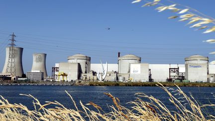 Le site de la&nbsp;centrale nucléaire du Tricastin, dans la Drôme, en juillet 2013. (STÉPHANE MARC / MAXPPP)