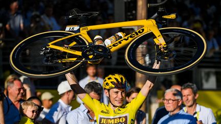 Le vainqueur du Tour de France 2022 Jonas Vingegaard après son arrivée sur les Champs-Elysées, dimanche 24 juillet.&nbsp; (DAVID STOCKMAN / BELGA MAG)