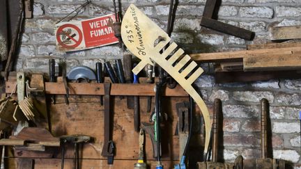 Atelier de fabrigation de gondoles "Tramontin et Figli" à Venise le 27 mai 2020 (MIGUEL MEDINA / AFP)