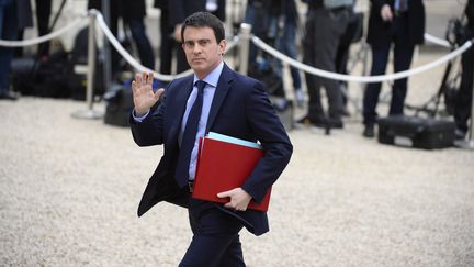 Le Premier ministre Manuel Valls arrive au Palais de l'Elys&eacute;e, &agrave; Paris, pour le premier conseil des ministres de son gouvernement, le 4 avril 2014. (ALAIN JOCARD / AFP)