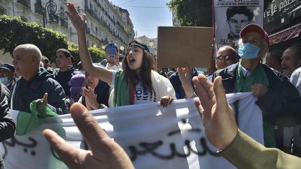 Le mouvement pro-démocratie Hirak tente de poursuivre ses manifestations pacifiques, malgré l'interdiction des rassemblements en raison de la pandémie de coronavirus (Alger, le 26 mars 2021). (RYAD KRAMDI / AFP)