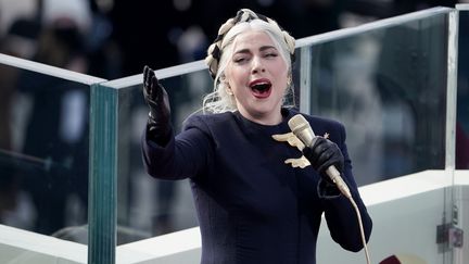 Lady Gaga chante l'hymne américain lors de l'investiture de Joe Biden le 20 janvier 2021 au Capitole.&nbsp; (GREG NASH / POOL)