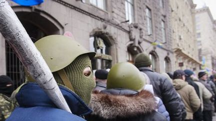 Manifestants anti-gouvernementaux à Kiev le 16 février 2014. (Reuters - Gleb Garanich)